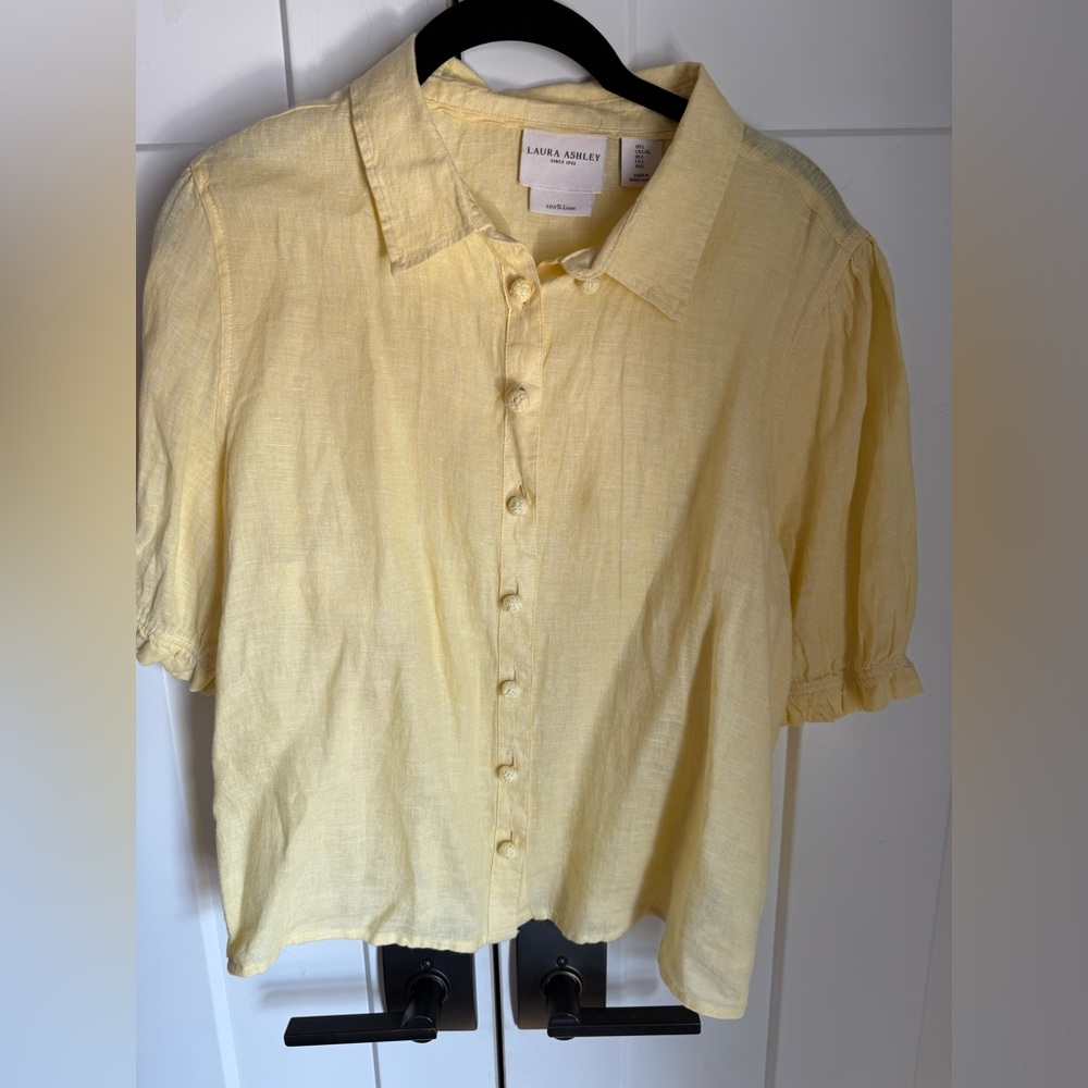 NWOT Laura Ashley Light Yellow Linen Blouse with detailed buttons. Size Large.